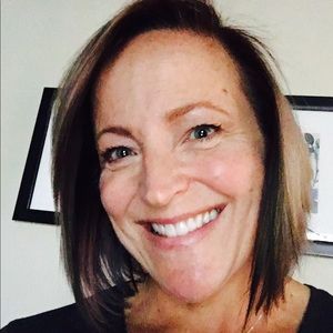 Meet your Posher, Adrianne